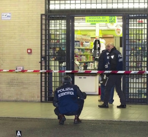 rapina supermercato via paisiello