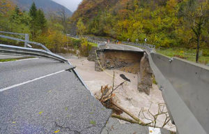 Friuli strada rotta maltempo