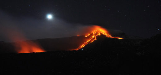 Etna vulcano eruzione erutta