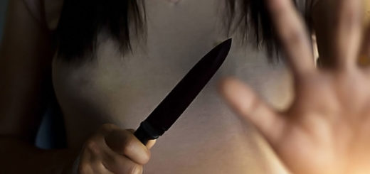 donna assassina con coltello