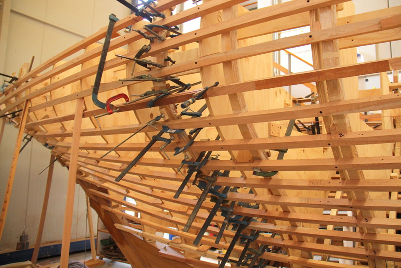 barca in legno in contruzione - foto Maccione