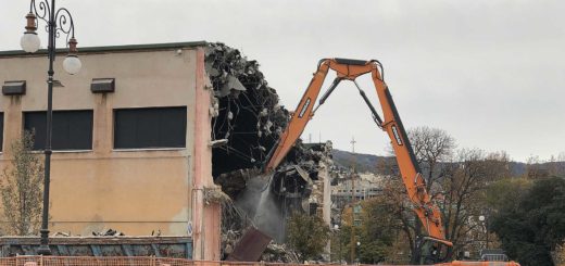 demolizione sala Tripcovich 28 novembre 2022
