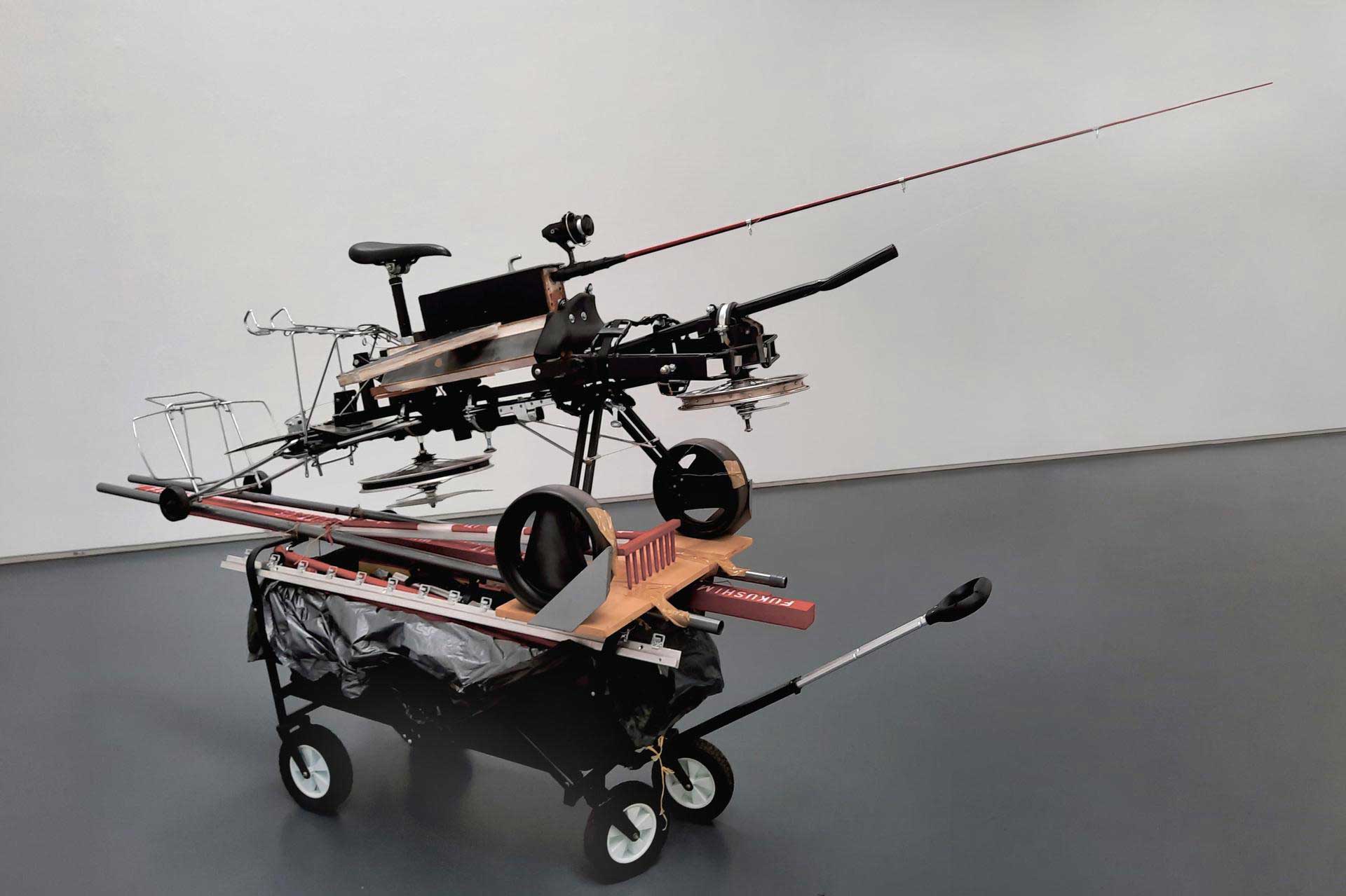 Luciana Tamas, The Transporter Drone 2021, legno, metallo, plastica, gomma, dimensioni variabili (courtesy l'artista) 