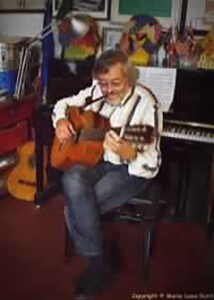 Bruno Chersicla con chitarra - ricordo