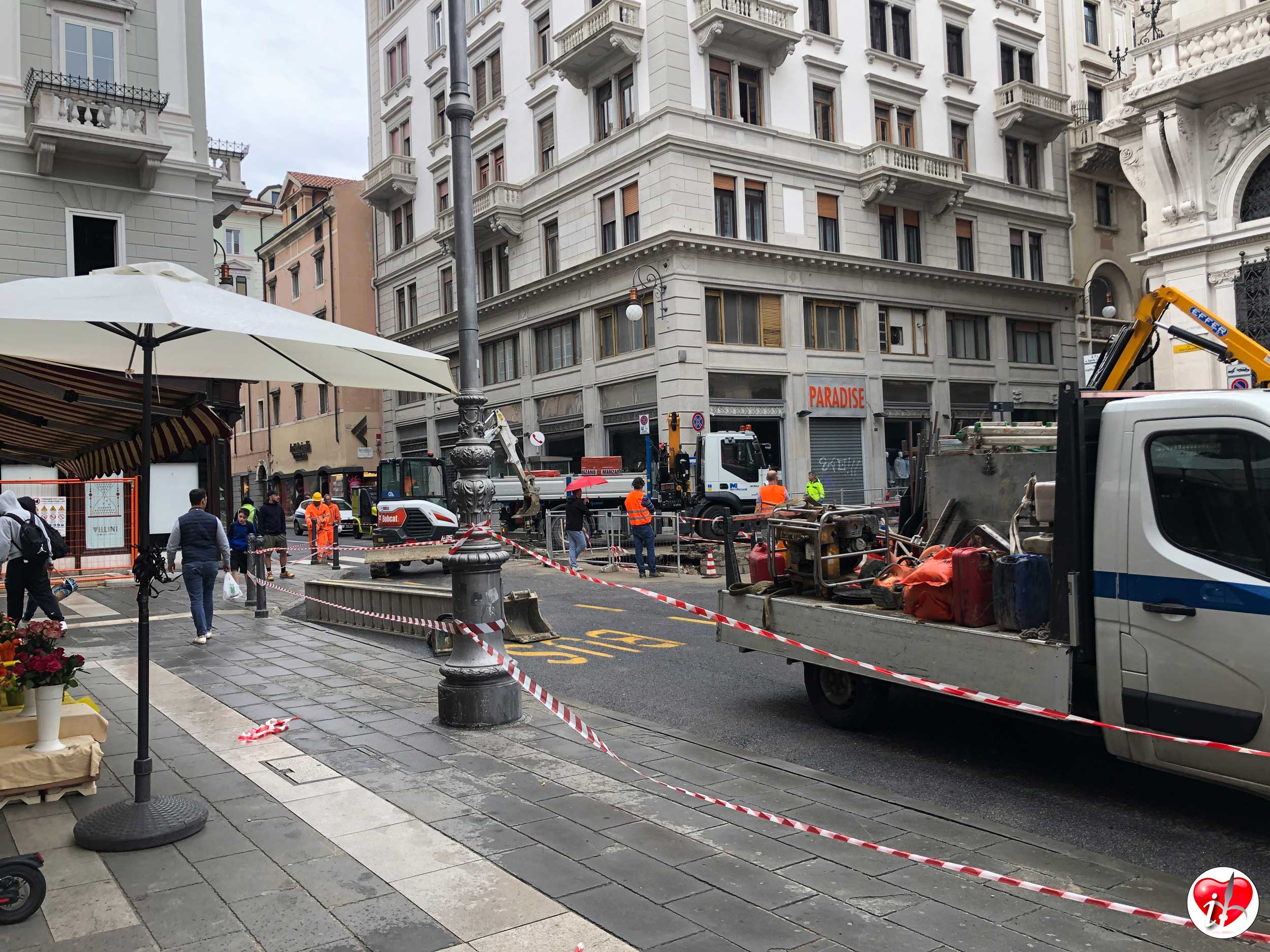 foto ripristino tubature scoppiate in via Mazzini piazza della Repubblica Trieste