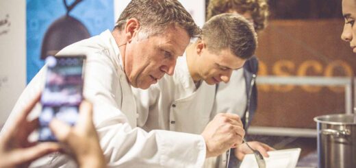 lo chef Terry Giacomello durante Pordenone ArtandFood 2022 (da archivio festival - photo Michele Canisela Del Pup e Gino Nardo)