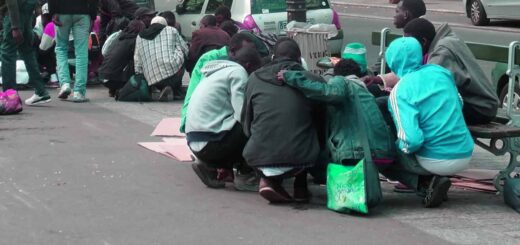 senzatetto in strada immigrati