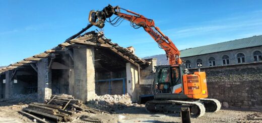 demolizione baracca rudere magazzino Porto vecchio di Trieste