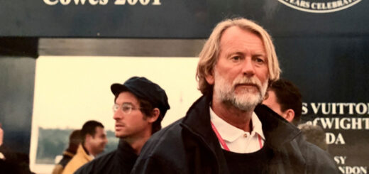 Mauro Pelaschier, all'epoca timoniere di ARIA, a Cowes nel 2001 in occasione del Giubileo per i 150 anni della Coppa America