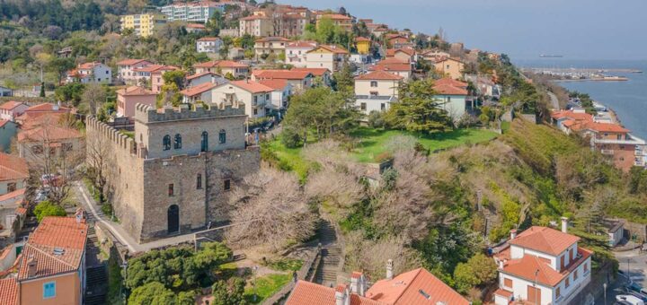 Muggia-(TS)-castello-di-muggia,-foto-Culture-Arti-e-Saperi-srl